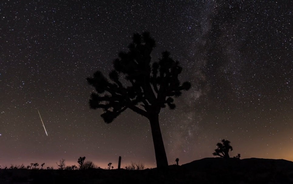 Vídeo em time lapse mostra a chuva de meteoros Perseidas Mega Curioso