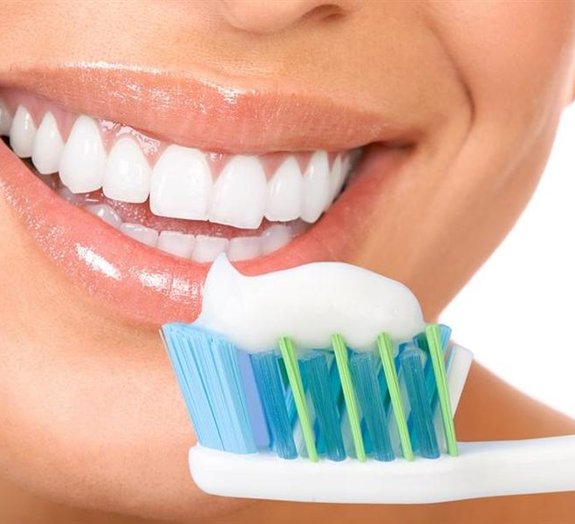 Escovar os dentes antes ou depois das refeições?