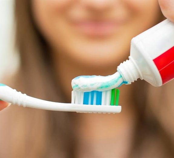 6 coisas que você precisa saber sobre cremes dentais