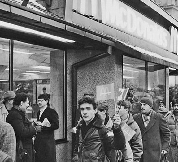 Inauguração de McDonald’s na Rússia em 1990 foi quase um marco histórico