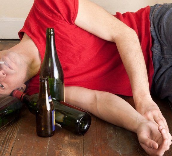 O que faz mais mal à saúde: maconha ou álcool?