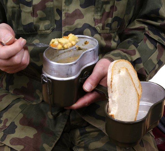 Veja o que soldados de 11 países recebem para comer quando estão em campo