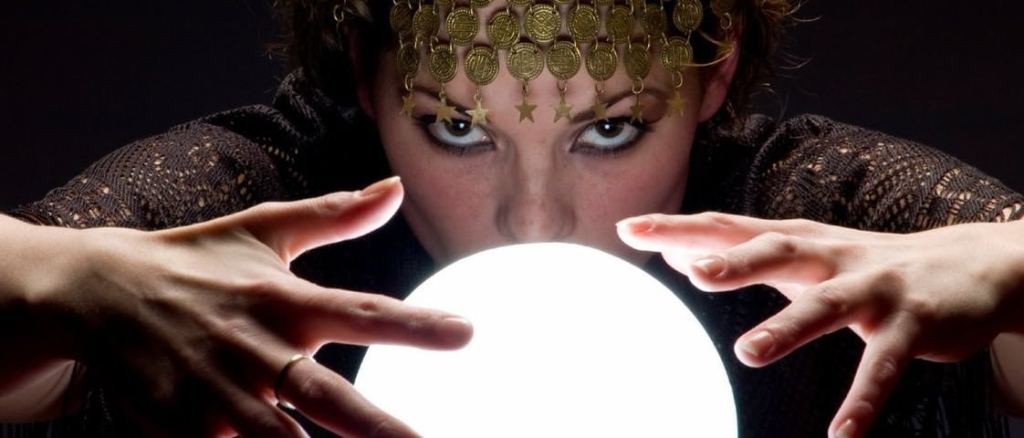 A história da bola de cristal: desde a sua origem até o imaginário popular  - Mega Curioso