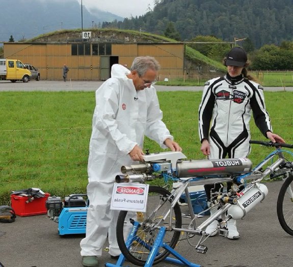 Veja 'bicicleta-foguete' bater recorde mundial ao atingir 285 km/h!