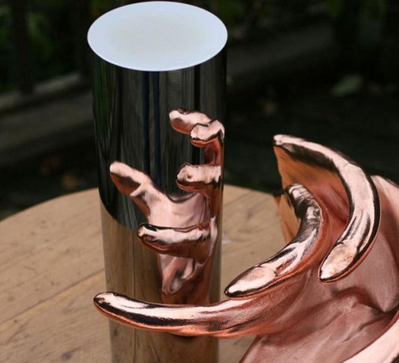 Espelhos cilíndricos revelam a verdadeira forma de esculturas retorcidas