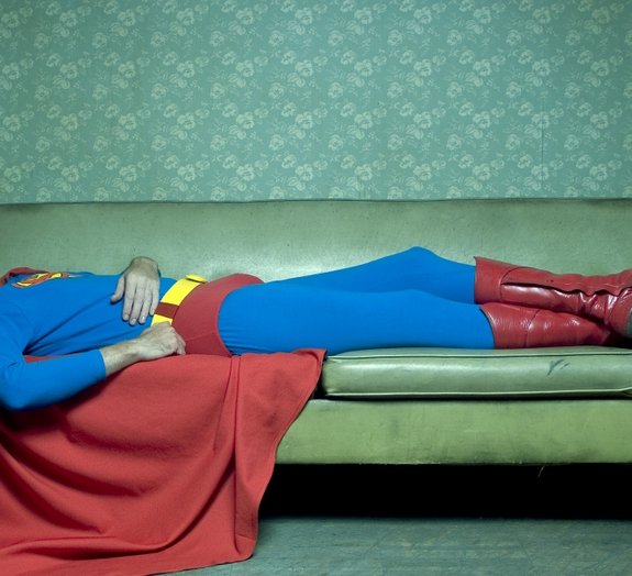 Médico avalia os possíveis problemas de sono dos super-heróis