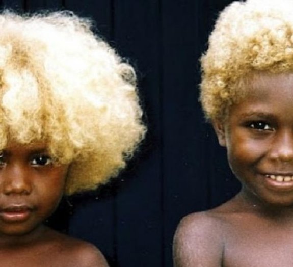 Por que os negros nascidos nas Ilhas Salomão têm cabelos louros?
