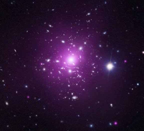 NASA divulga imagem de colisão entre galáxias