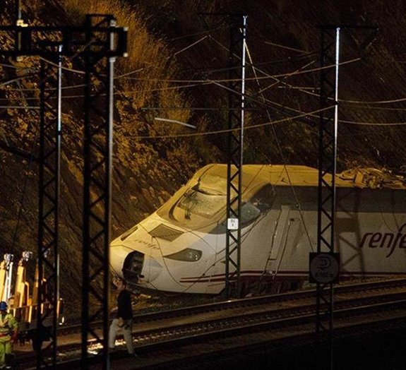 Vídeo mostra o momento do acidente com trem na Espanha