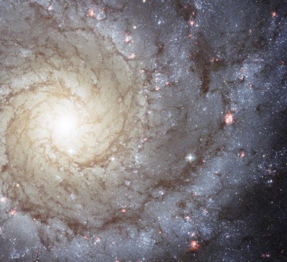 Hubble captura imagem sensacional de galáxia em espiral no espaço