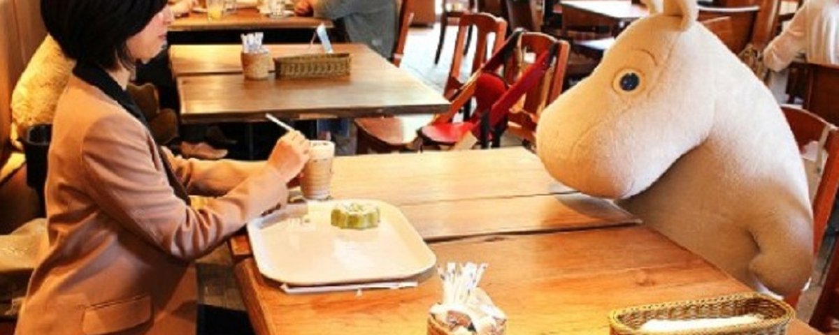 Cafeteria japonesa combate solidão dos clientes com bichos de pelúcia -  Mega Curioso