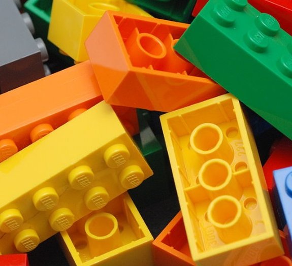 8 obras literárias recriadas com LEGO