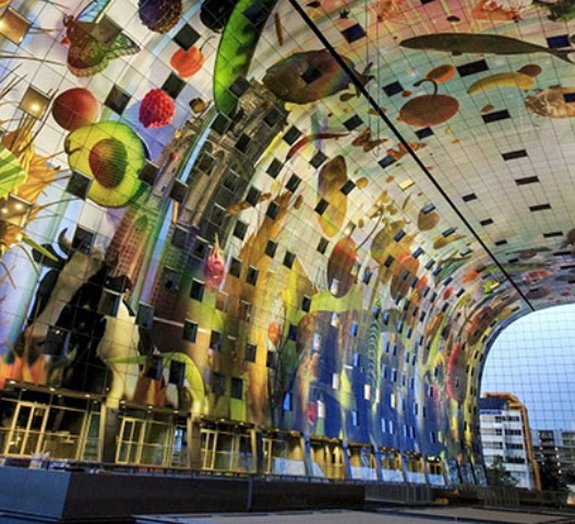 Mural gigantesco transforma mercado municipal de Roterdã em obra de arte