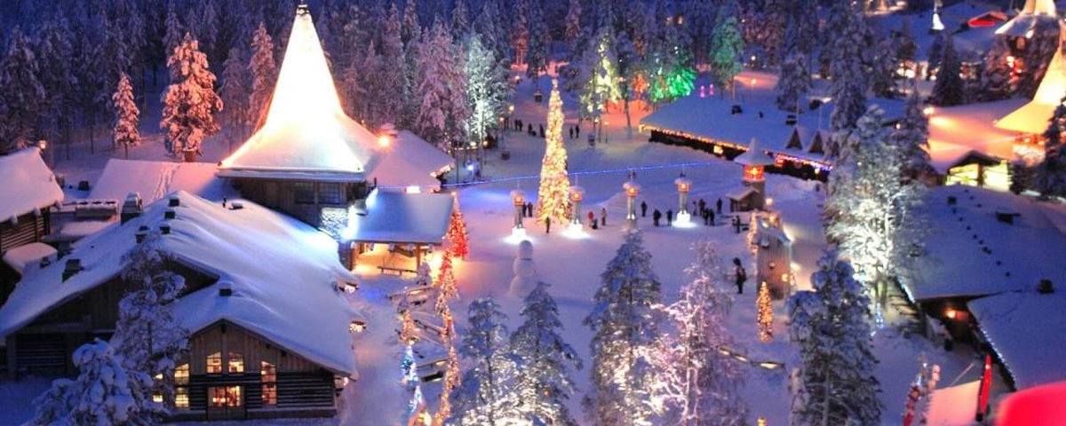 Foto de Pessoas Vila Do Papai Noel Na Lapónia Escandinávia Ao Pôr