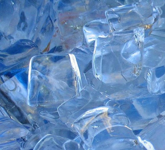 Conheça faróis congelados que parecem ter saído de um filme — Carl Ekstron