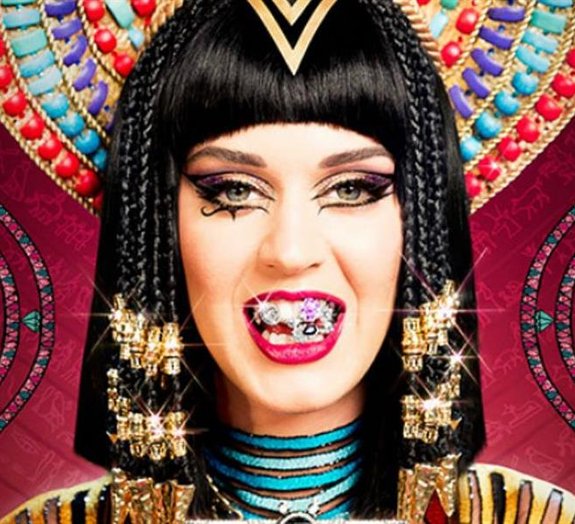 Novo clipe de Katy Perry brinca com diversas referências do Antigo Egito