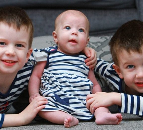 Trigêmeos nascem com diferença de cinco anos na Inglaterra