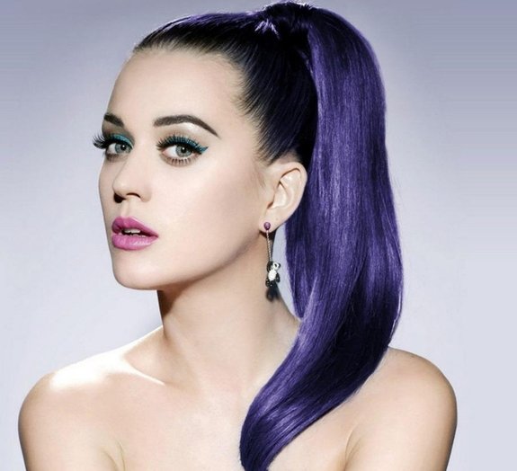 Cantor interpreta música de Katy Perry em 20 estilos diferentes [vídeo]