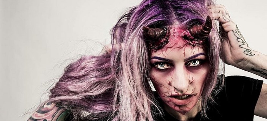 Halloween: maquiadora aposta no macabro e conquista fãs
