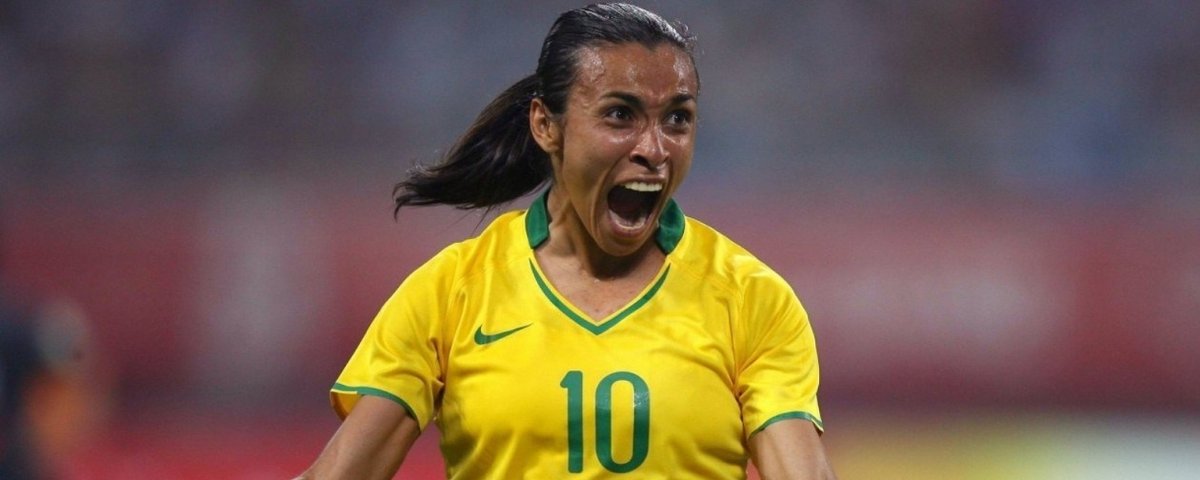 Jogadora De Futebol Feminino Mostrando Emoção Depois De Perder Um