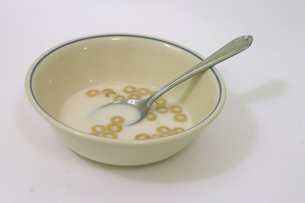 O leite demora mais para desmanchar os flocos do cereal matinal