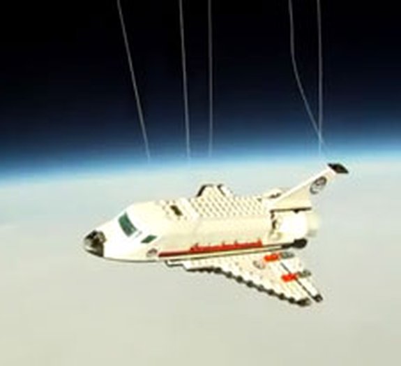LEGO Space Shuttle: última missão a 35 mil metros de altitude