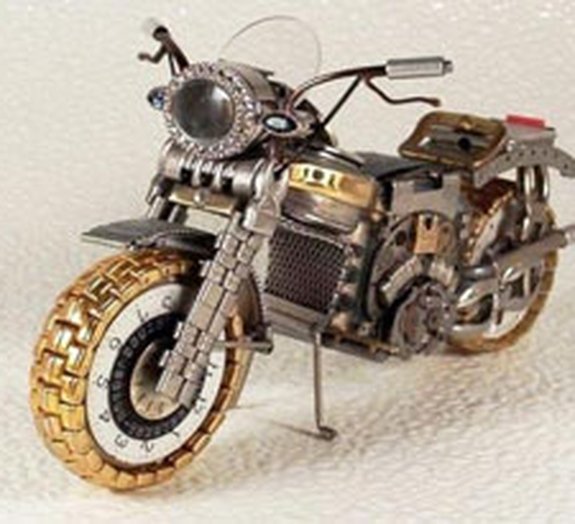 Incríveis miniaturas de motos feitas de relógios de pulso antigos [galeria]