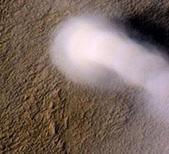 Fotografia registra nuvem de poeira de 19 quilômetros em Marte