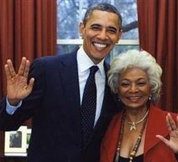 Barack Spock Obama e Tenente Uhura posam juntos para foto