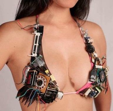 Biquíni eletrônico é muito mais do que parece