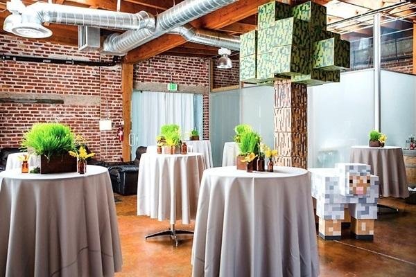 Casamento contou com esculturas de cenários e personagens do jogo Minecraft