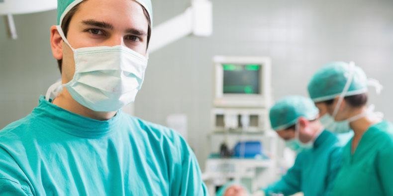 Imagem de Por que os médicos usam roupas verdes ou azuis nas salas de cirurgia? no site Mega Curioso