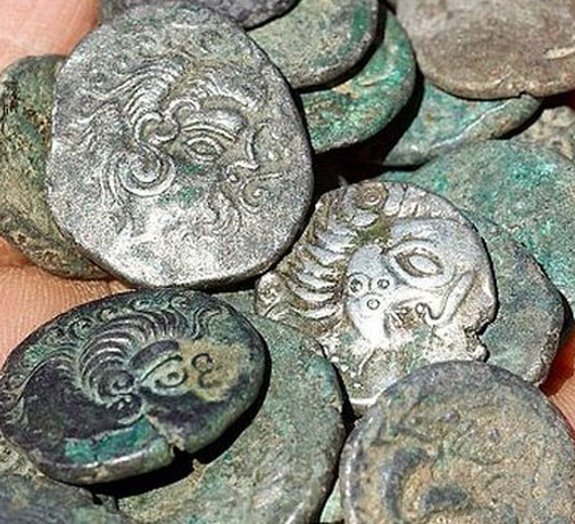 Após 30 anos de busca, amigos encontram moedas que podem valer £ 10 milhões