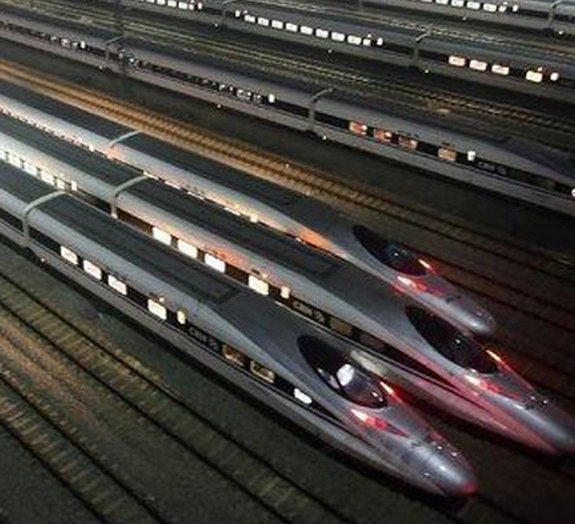 China inaugura a mais longa linha de trens de alta velocidade do mundo