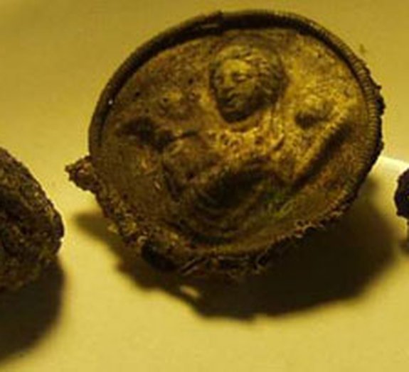 Arqueólogos descobrem antigo tesouro enterrado em fortaleza na Crimeia
