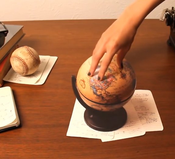 Ilusão de ótica revela truques fantásticos em uma mesa sem graça [vídeo]