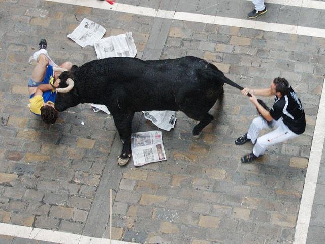Fúria animal: fotos confirmam os perigos da Corrida de Touros em Pamplona -  Mega Curioso