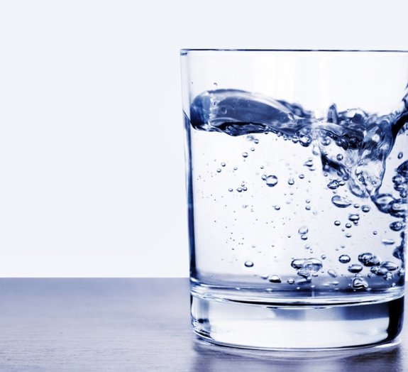 A água que escorre do ar-condicionado é boa para beber?