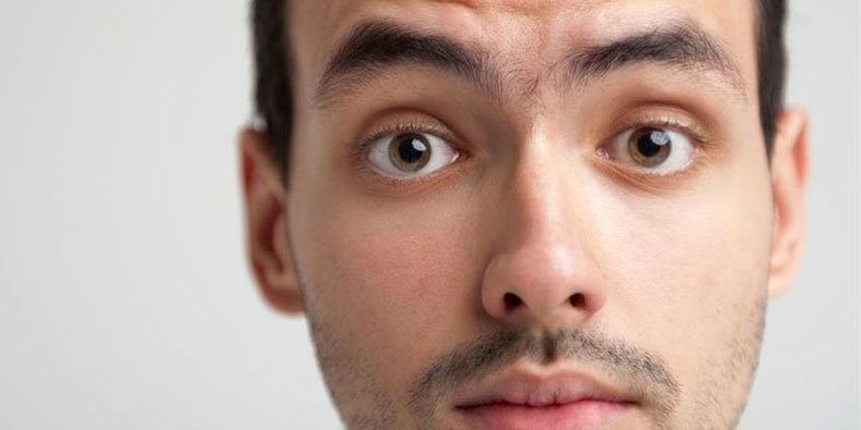 Imagem de O que são aquelas 'estrelinhas' que vemos quando esfregamos os olhos? no site Mega Curioso