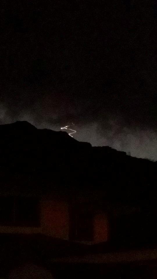 Misterioso OVNI é flagrado no céu do Havaí