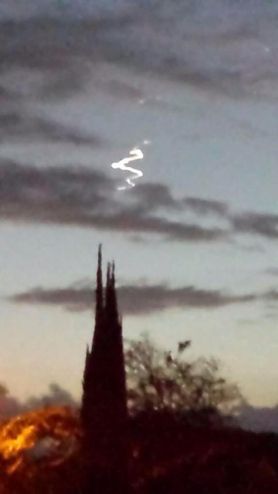 Misterioso OVNI é flagrado no céu do Havaí
