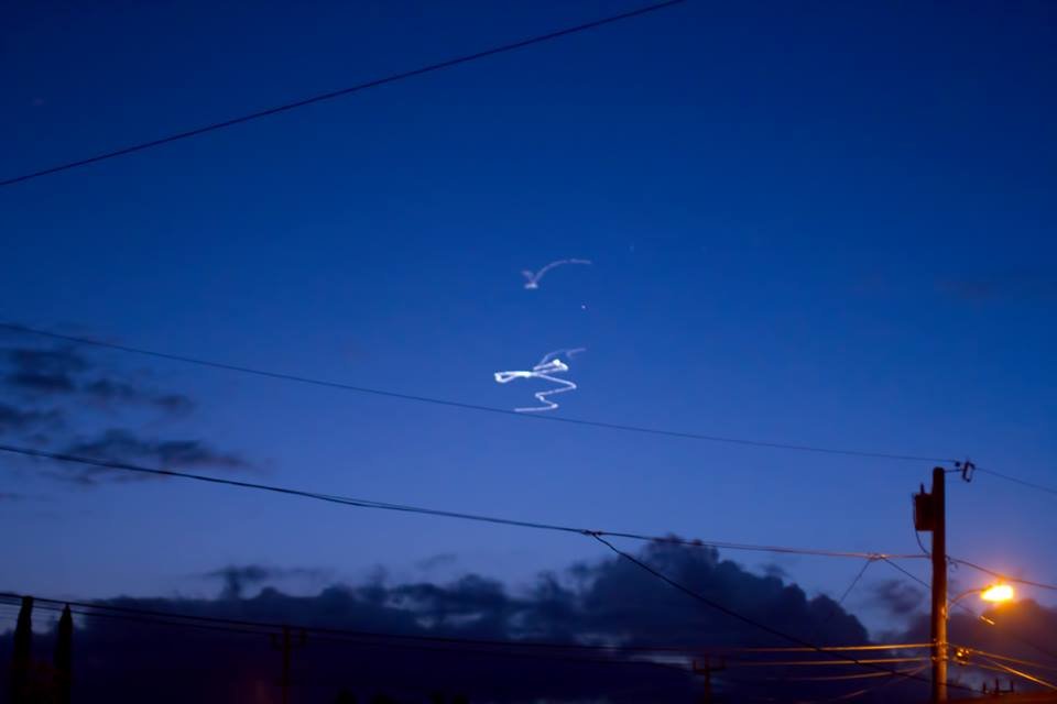 Misterioso OVNI é flagrado no céu do Havaí