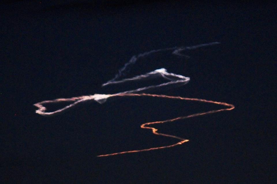 Misterioso OVNI é flagrado no céu do Havaí