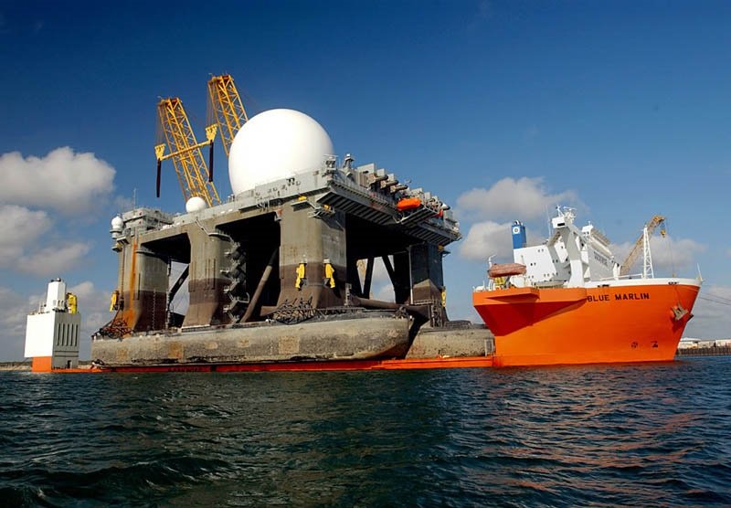 Blue Marlin, o incrível navio capaz de transportar outras embarcações