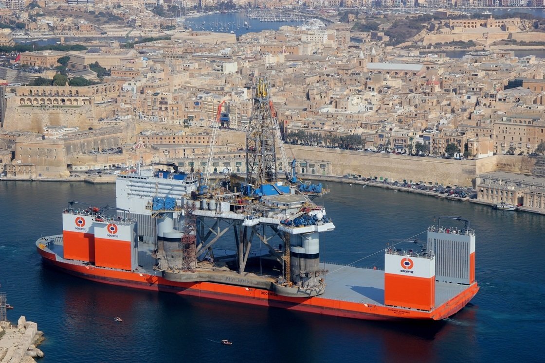 Blue Marlin, o incrível navio capaz de transportar outras embarcações