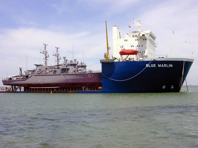 Blue Marlin, o incrível navio capaz de transportar outras embarcações