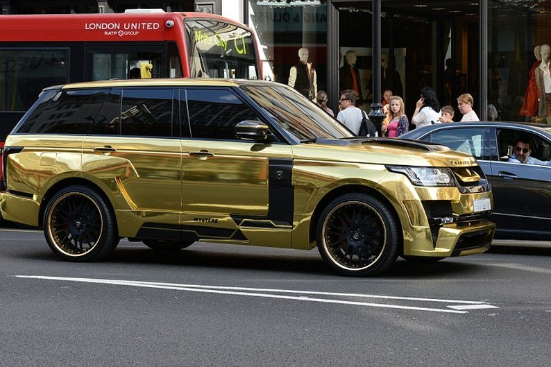 Range Rover dourada