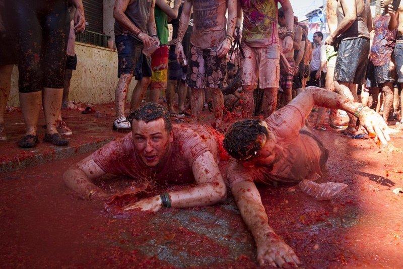 Confira as fotos bizarras da maior batalha de comida do mundo