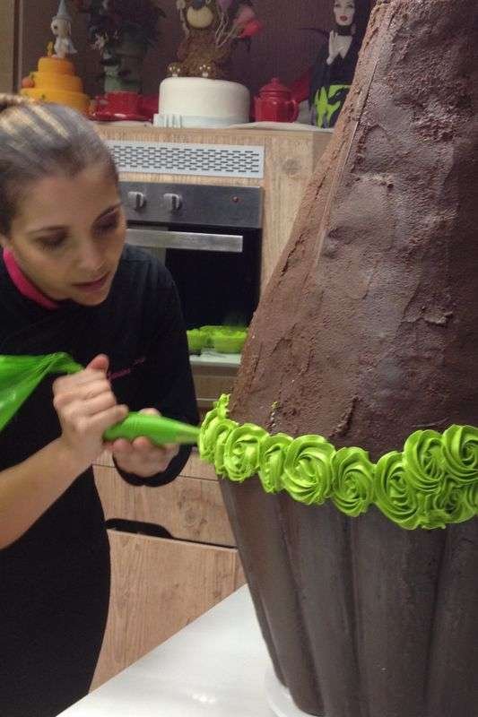 Veja as fotos do cupcake gigante produzido por uma chef brasileira