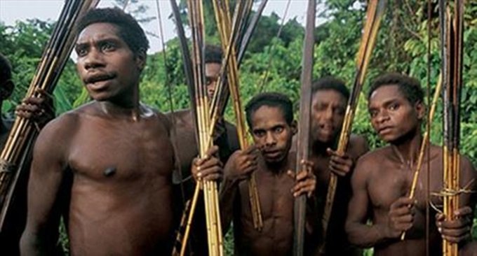 Canibalismo: conheça os Korowai, a última tribo antropófaga existente
